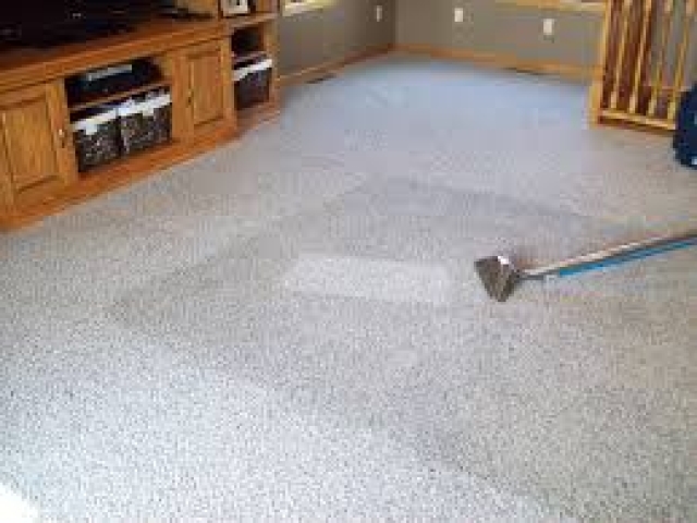vacuum-carpet-cleaning